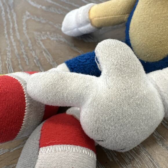 2018 Sonic The Hedgehog Sonic Pointing Finger Tomy 8 Inch Plush Extremely Rare - Picture 2 of 9